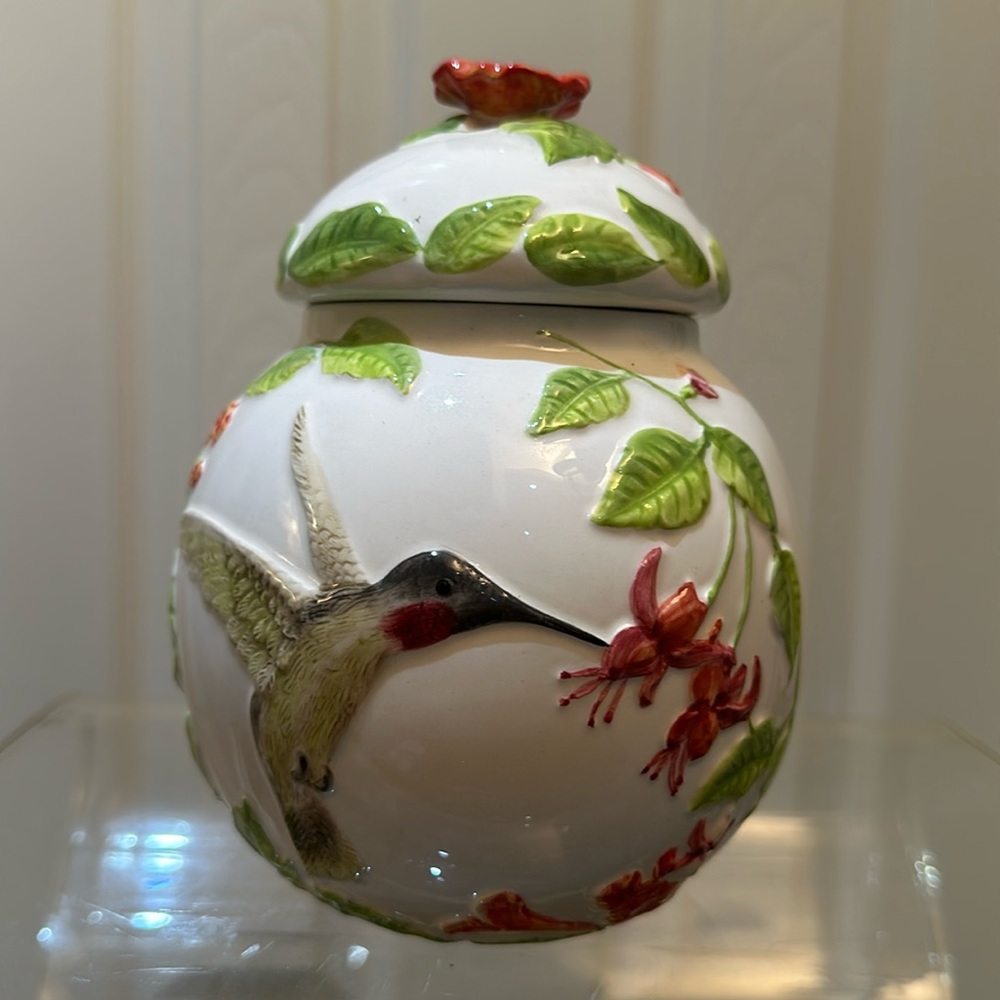 Beautiful ceramic jar with lid, hummingbird design